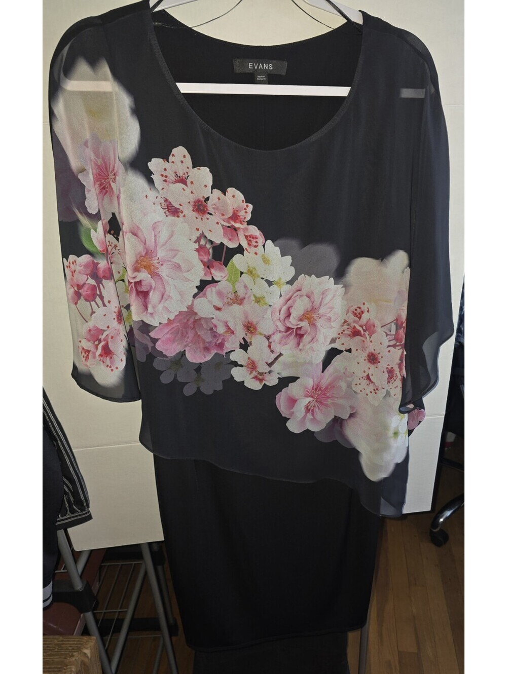 Evans Womens Dress With Flower Overly Size 18
